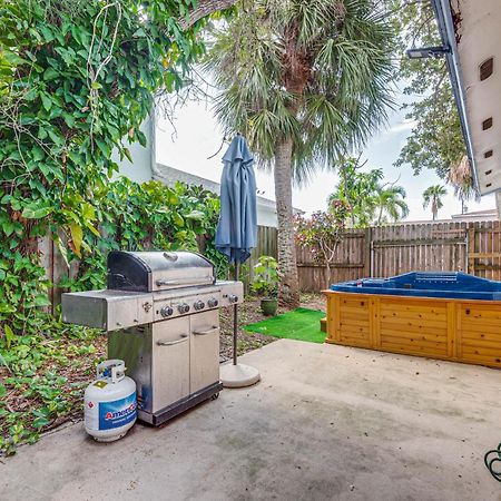 Cape Canaveral Cottage With Hot Tub Walk To Beach Exteriör bild