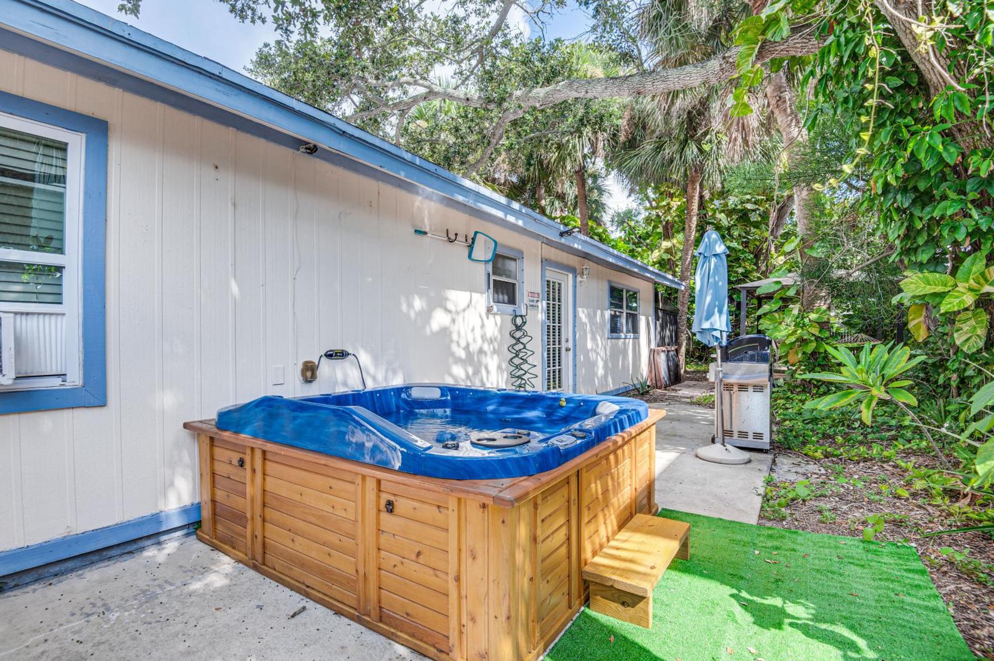 Cape Canaveral Cottage With Hot Tub Walk To Beach Exteriör bild