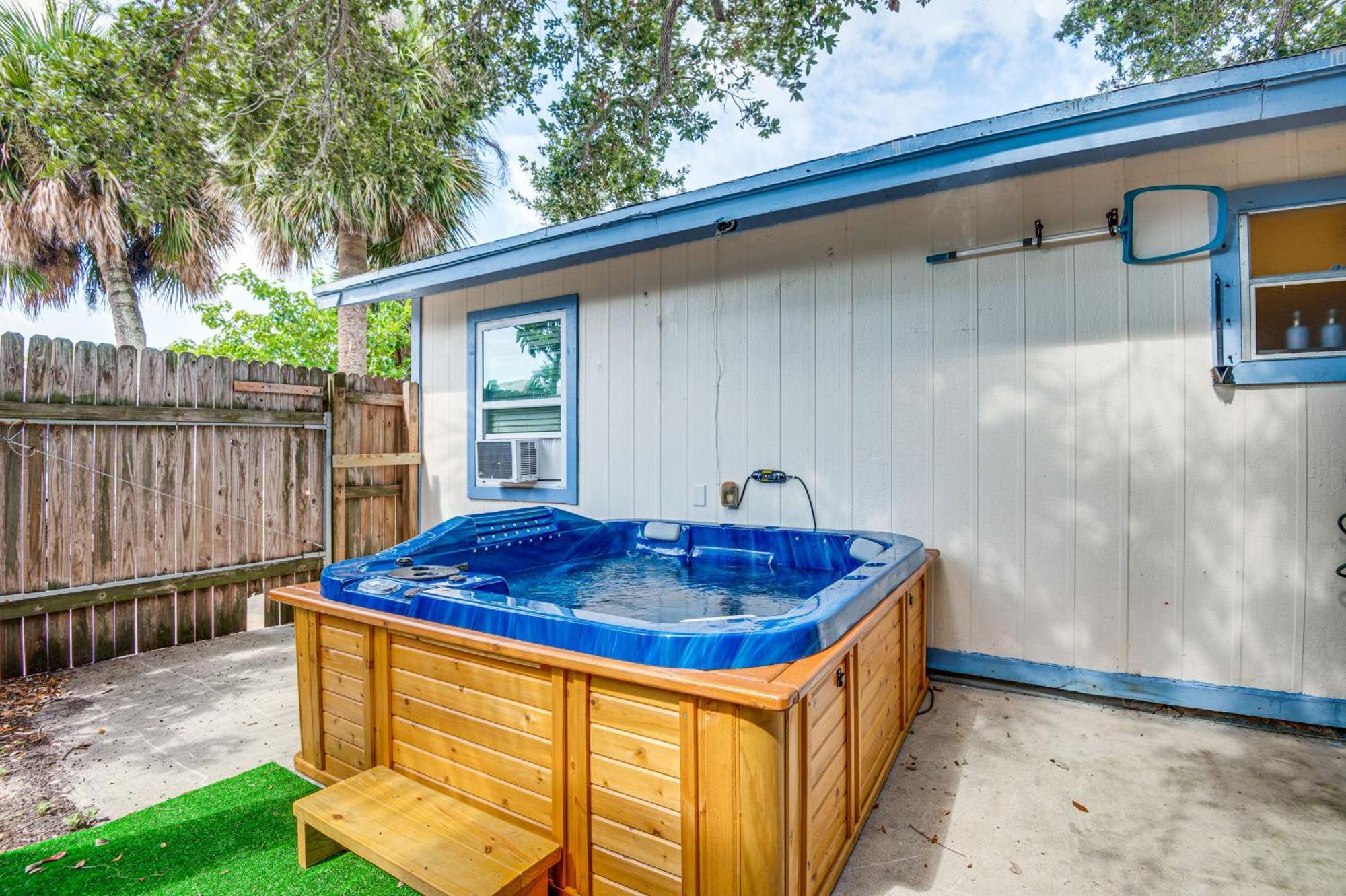 Cape Canaveral Cottage With Hot Tub Walk To Beach Exteriör bild